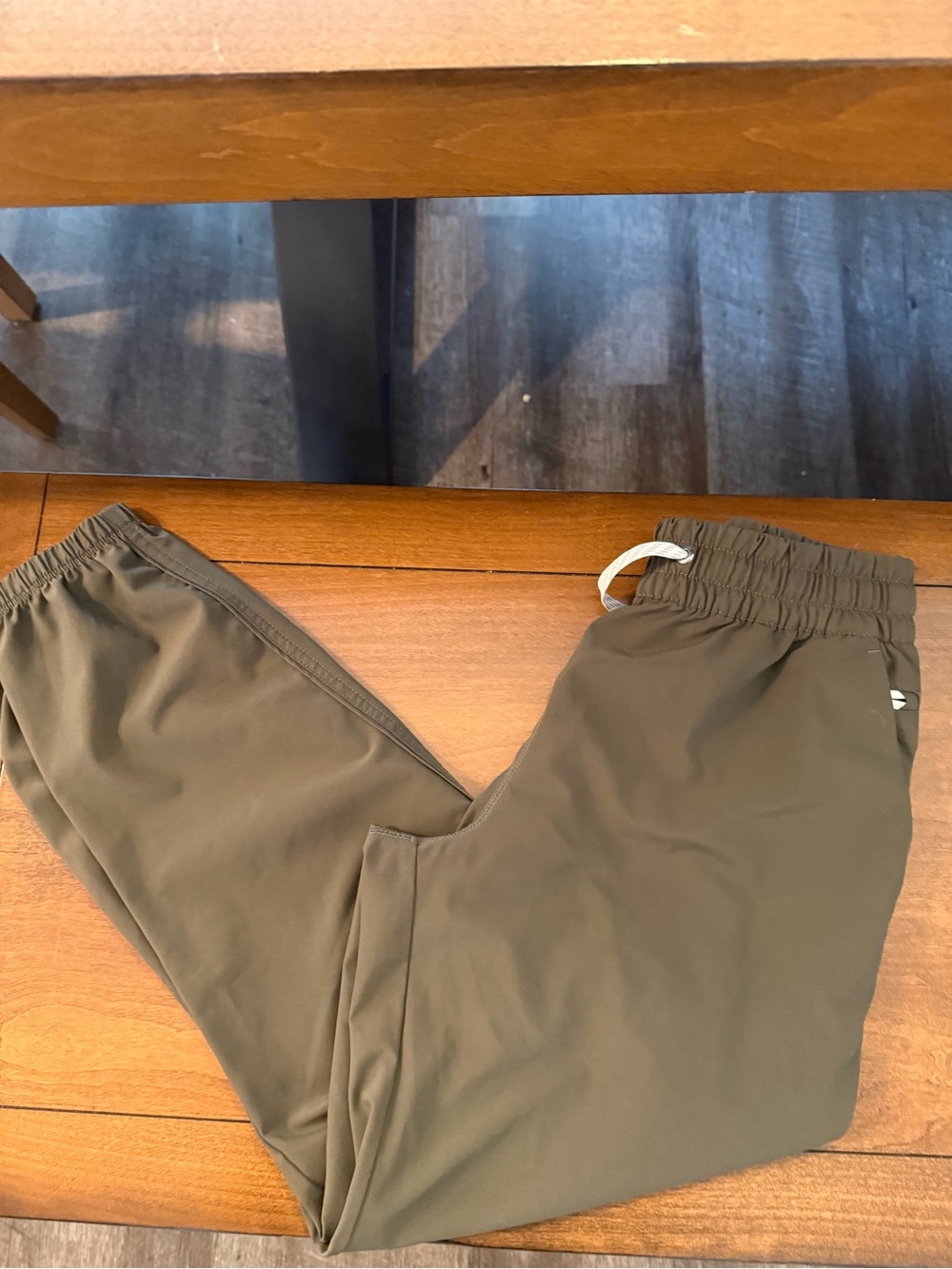 Vuori Olive Utility Jogger with Drawstring